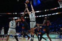 NBA杯决赛尼克阿努诺比上半场飙20分 马刺仍2分领先