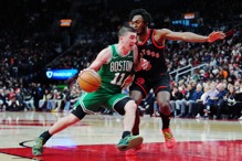 「鸭王」砍33分缔生涯新猷 布朗缺阵绿衫军仍痛宰猛龙