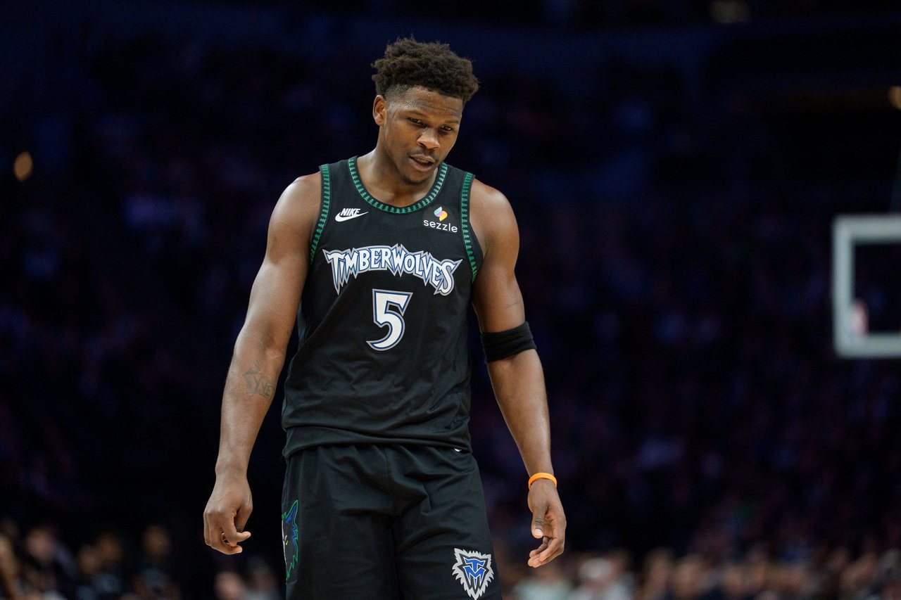 爱德华轰40分白搭 太阳少布克险胜森林狼