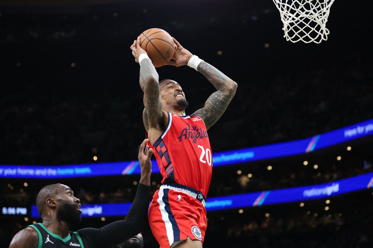 美媒曝保罗带替补打爆快船先发 惹助教不爽、有2人挺他 