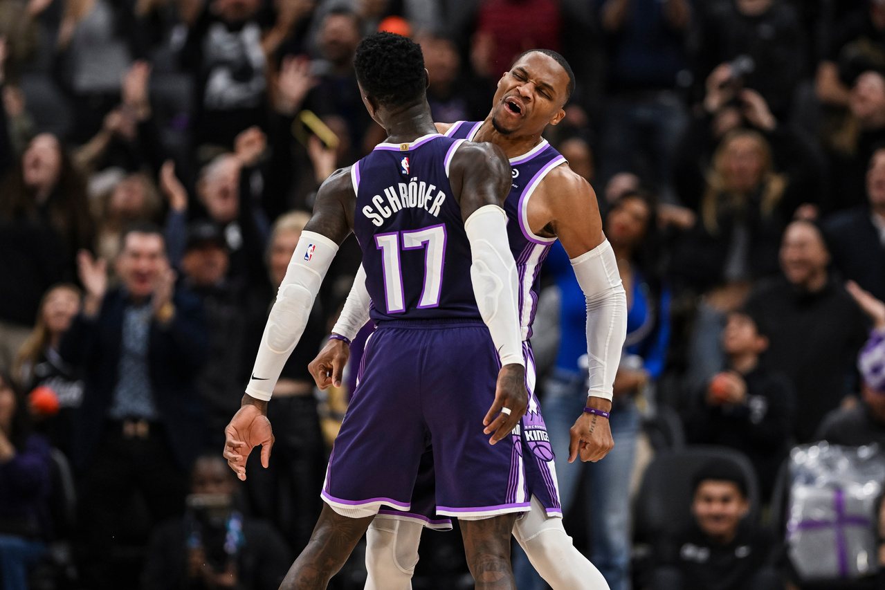 卫少、施罗德飙关键三分弹 炉主国王OT逆袭火箭