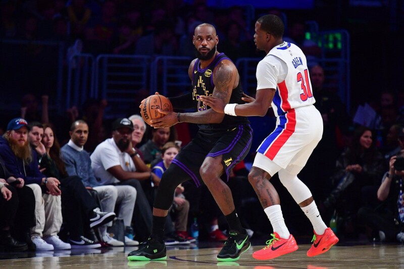 活塞22分大胜湖人 詹姆斯吞生日夜第6败