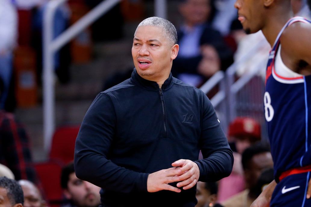 美媒控快船不让总教练受访 球团称「没人要访」被打脸