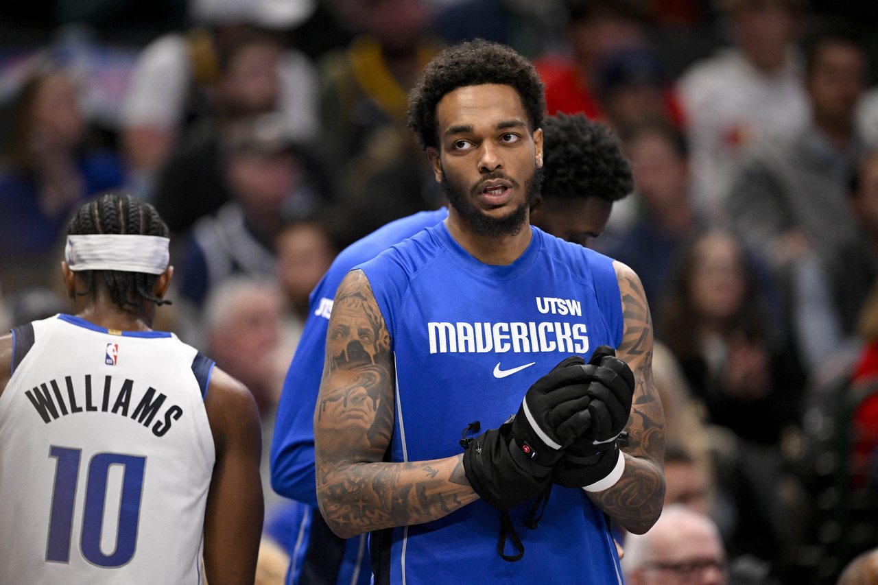 华盛顿赛前踩到球伤退好衰！独行侠少四大金刚仍击沉快船