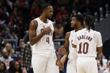 骑士伤兵潮再添一人！莫布里左小腿拉伤休兵...