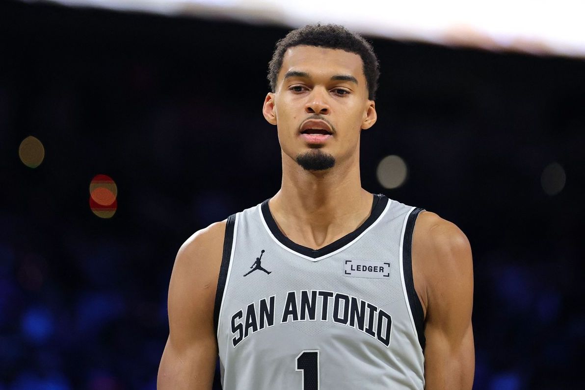 马刺不敌尼克温班亚玛哽咽落泪 原因是赛前祖母过世