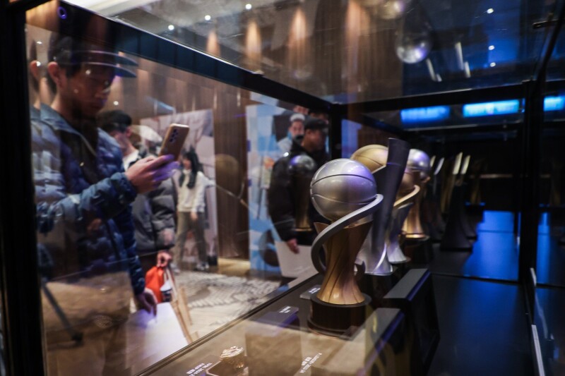 林书豪退休／超宠粉！林书豪坚持和777名球迷一一合影