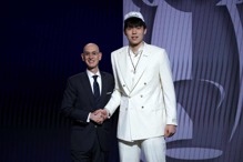 杨瀚森选秀第16顺位意外获开拓者青睐 中国大陆第9人 杨瀚森选秀第16顺位意外获开拓者青睐 中国大陆第9人