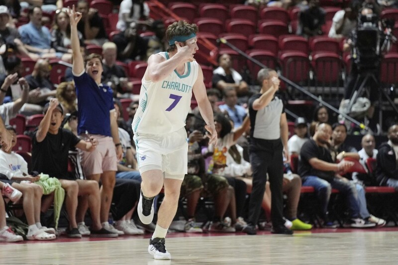 黄蜂首夺夏季联赛冠军 第4顺位菜鸟获MVP：来了就是要赢