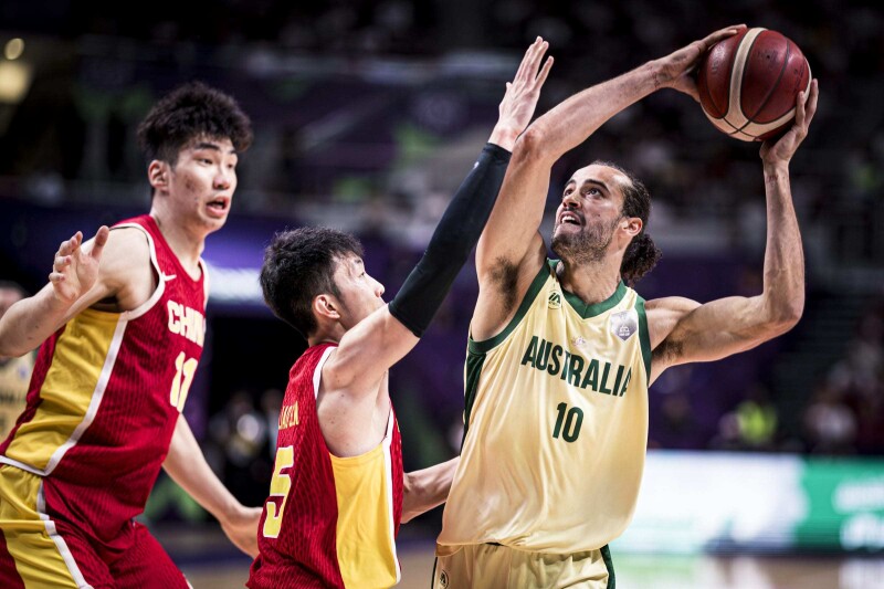 亚洲杯男篮／落后中国15分逆转胜 澳洲1分差惊险写3连霸