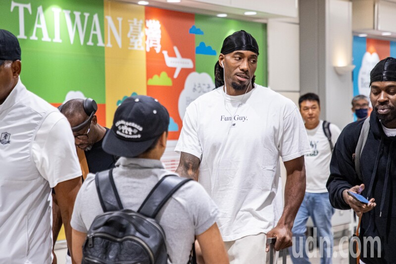 影／两届NBA总冠军Kawhi Leonard雷纳德 今搭机抵台