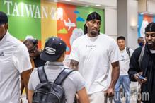 影/两届NBA总冠军Kawhi Leonard雷纳德 今搭机抵台 影/两届NBA总冠军Kawhi Leonard雷纳德 今搭机抵台