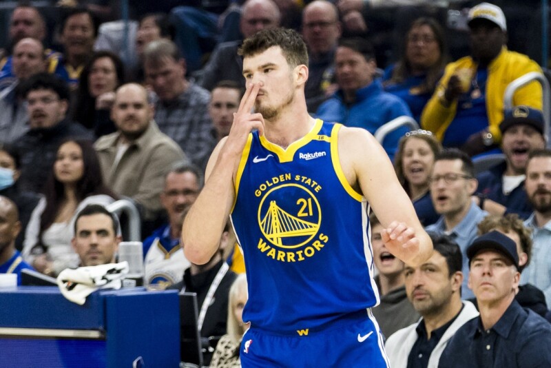 勇士荷兰中锋不再只会投三分！休赛季磨练盼球风更全面