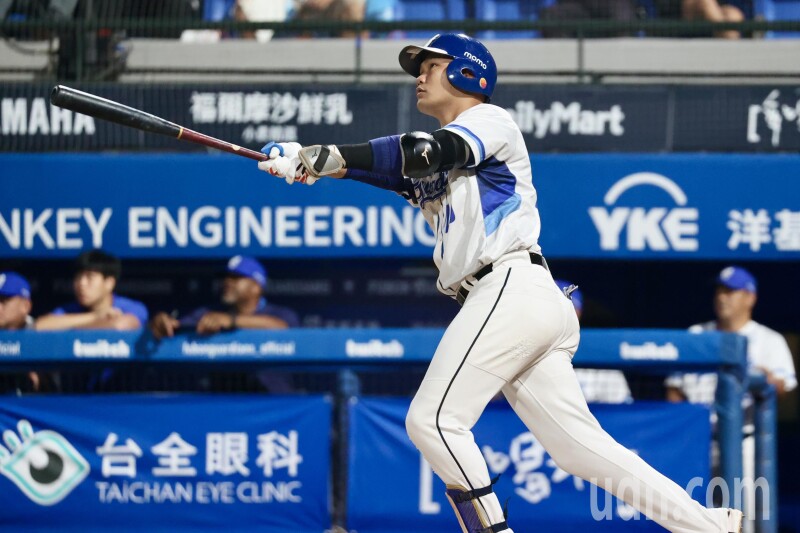 图辑／中职范国宸猛打 富邦悍将6：2领先统一狮