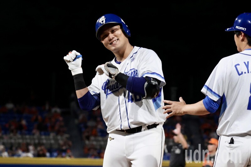 图辑／中职范国宸猛打 富邦悍将6：2领先统一狮