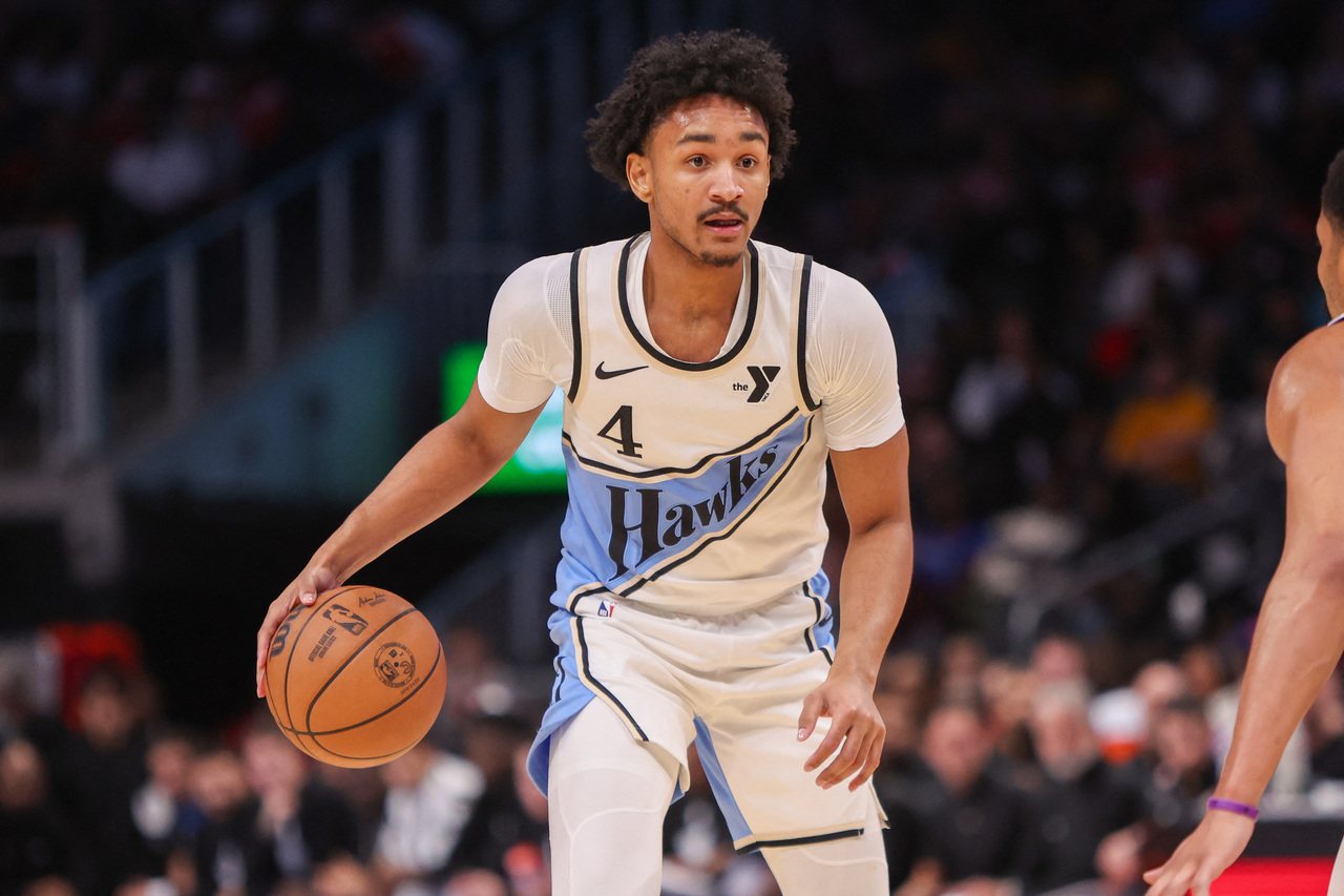前两季只打27场 老鹰送21岁Kobe到篮网