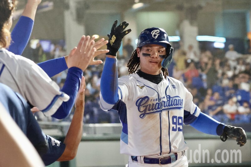 图辑／中职范国宸猛打 富邦悍将6：2领先统一狮