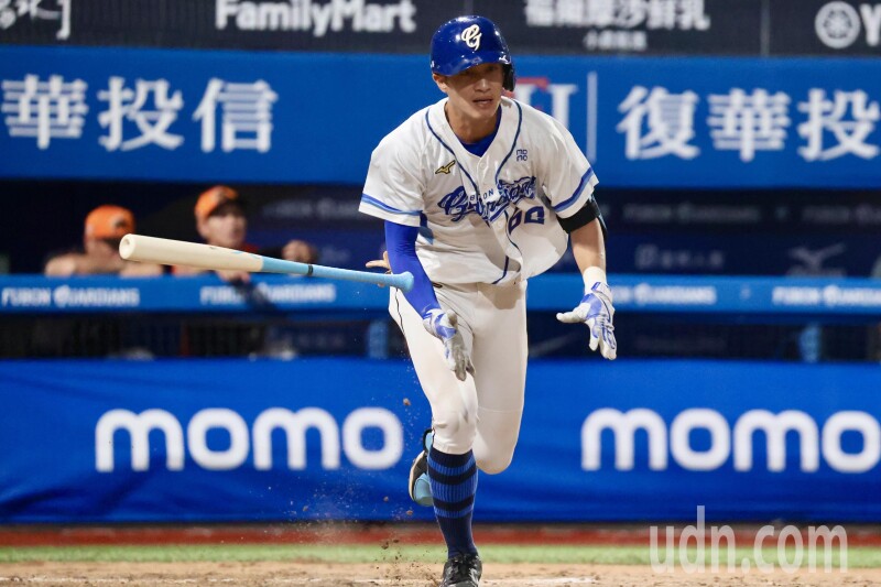 图辑／中职范国宸猛打 富邦悍将6：2领先统一狮