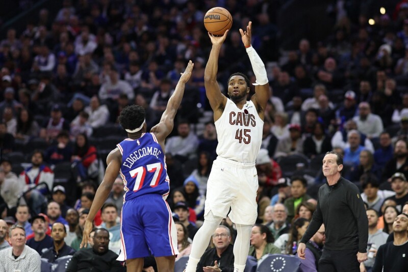 葛兰德伤退 米契尔单节轰20分率骑士打爆76人