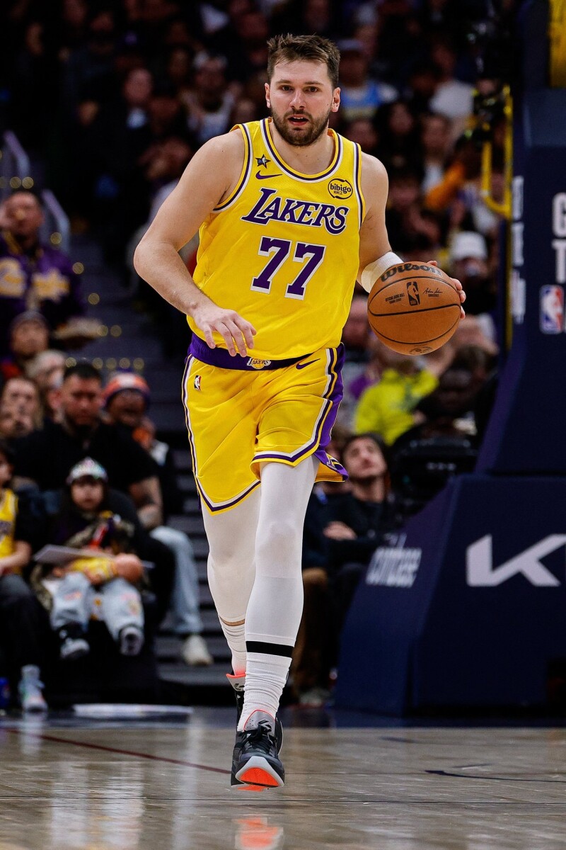 唐西奇达标1万4000分史上第4年轻 成明星赛票王詹姆斯送祝福