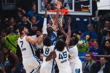 魔术新星德国赛暴力灌篮一挑四太震撼 球迷惊：好像怪物奇兵场景