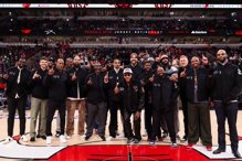 罗斯1号球衣正式退役！感动之夜获公牛两大...