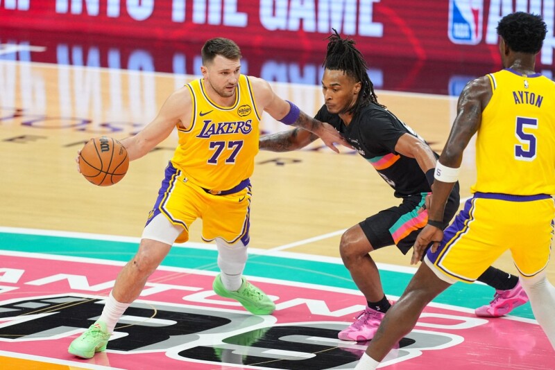 唐西奇空砍38分大三元 马刺强森发威轻取湖人守住西2