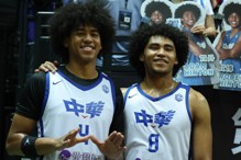 NCAA／贺家兄弟正面交锋 哥哥贺丹飙2...