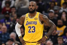 纪念破纪录第23个赛季！詹姆斯穿特制徽章亮相 场场化身球员卡