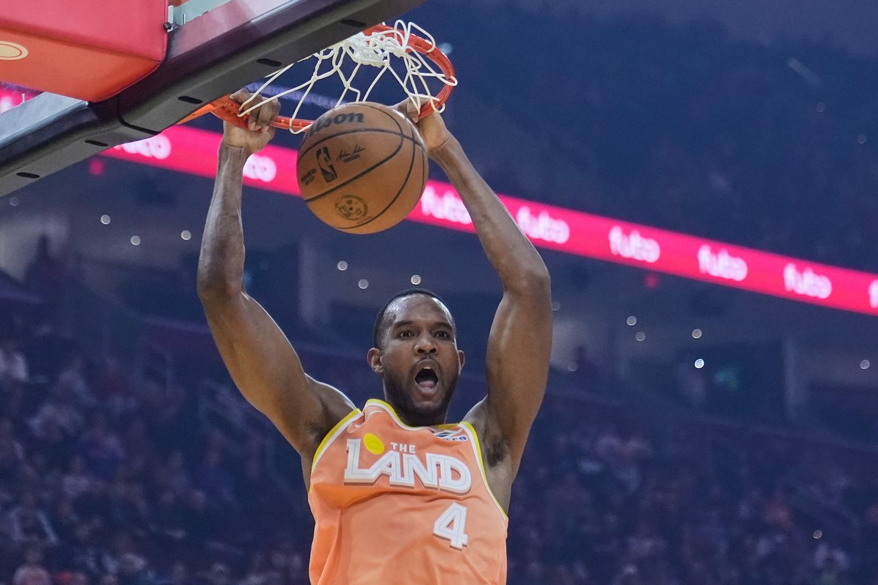 4连胜骑士防线受损 上季DPOY莫布里缺阵至少1周