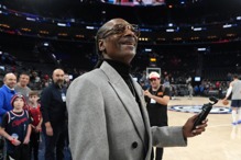 勇士主帅怒喷裁判遭驱逐! 史努比狗狗戏谑转播好兴奋 勇士主帅怒喷裁判遭驱逐! 史努比狗狗戏谑转播好兴奋