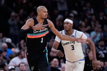 温班亚玛再现「少林光头」 强森笑谈相互操刀剃发趣事