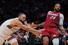 太阳「恶棍」技犯遥遥领先！关键时刻恶犯不敌热火