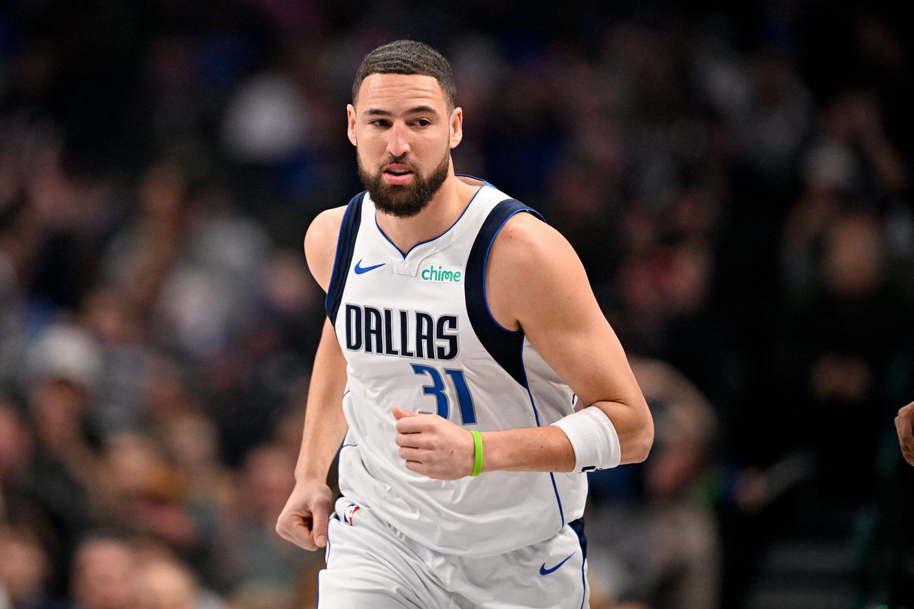 汤普森on fire！上半场轰23分达里程碑 助残缺独行侠连胜爵士