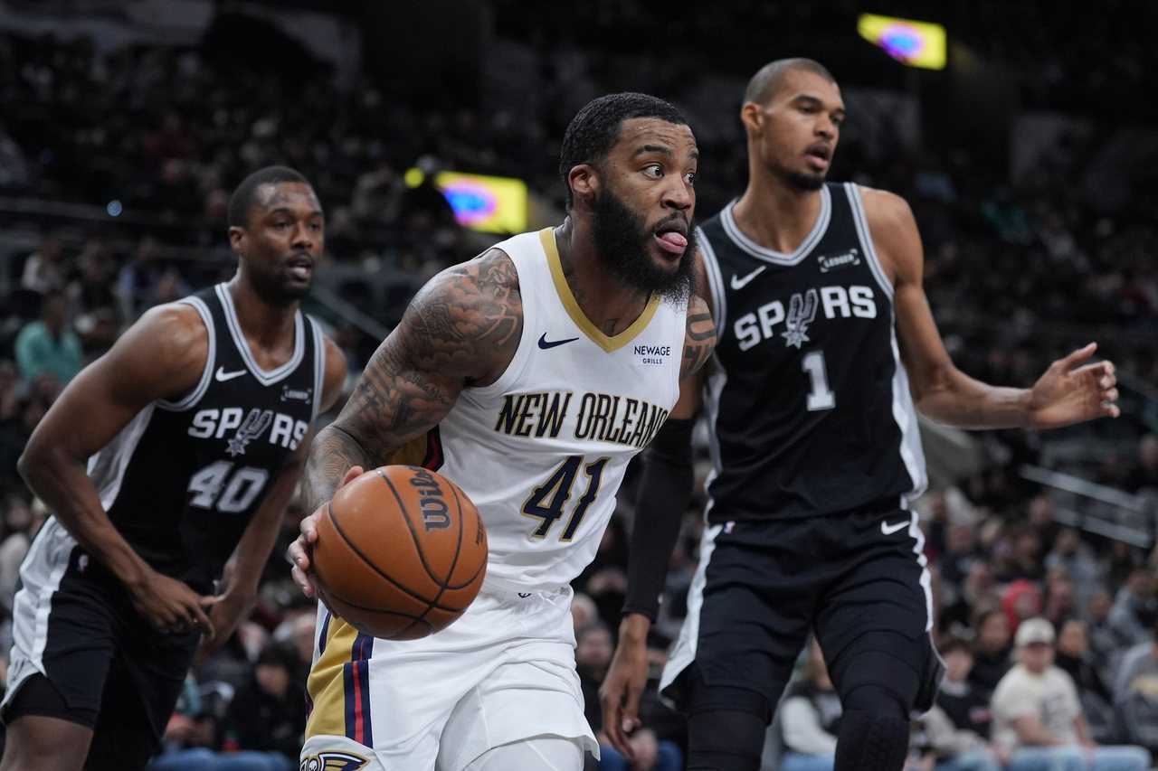 浪费20分领先 鹈鹕末节强拉尾盘惊险拔马刺