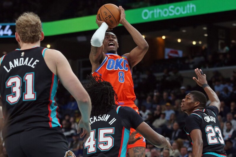 双威廉斯率残阵雷霆展现韧性 落后21分惊天逆转灰熊