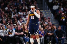 打到脸帮对手进球!掘金葛登自嘲将登上「侠... 打到脸帮对手进球!掘金葛登自嘲将登上「侠...