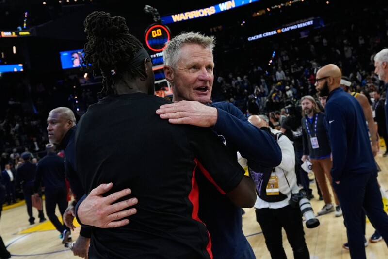 勇士全队仅库明加被冰 柯尔：能让每个人上场真好