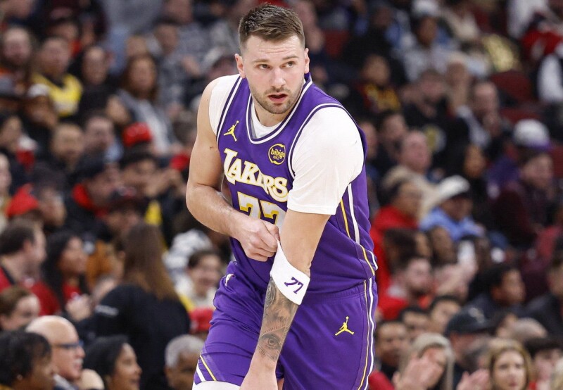 唐西奇狂轰46分、海斯秀胯下灌篮 湖人痛宰公牛