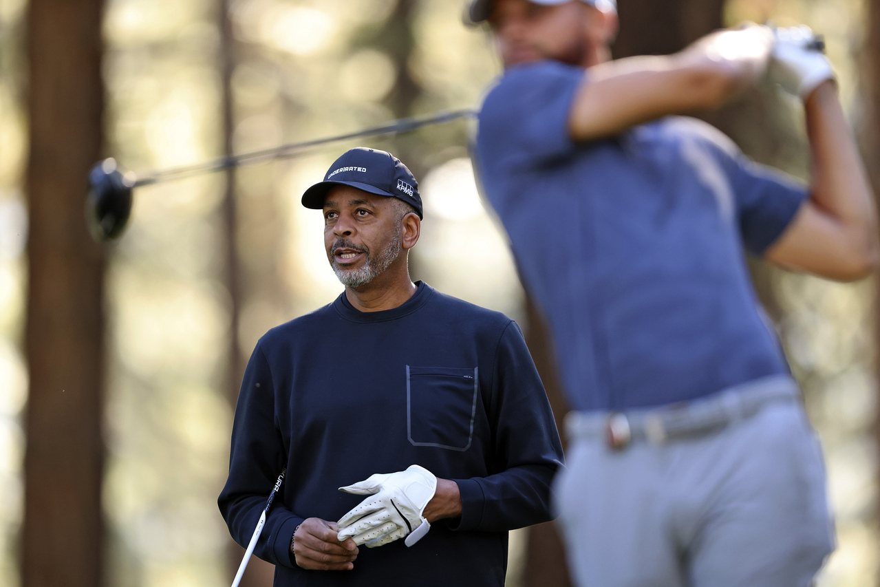 队史第二人 黄蜂将退休老库里球衣