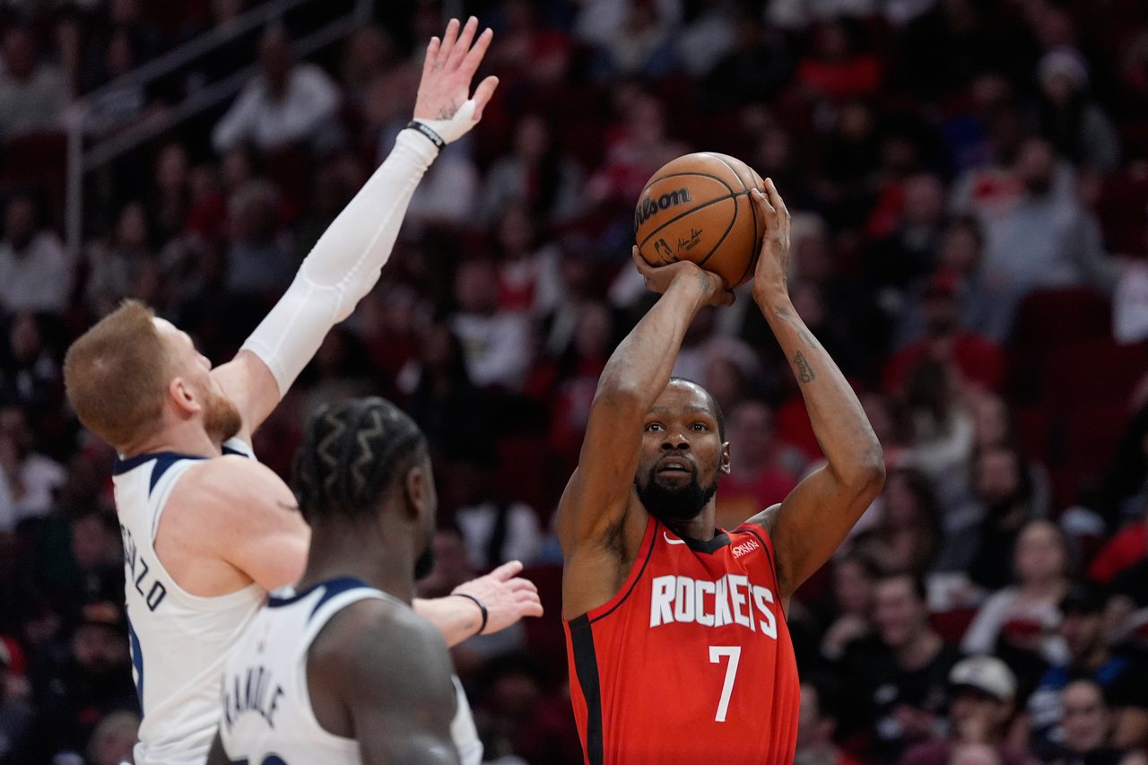 杜兰特挺身狂轰39分 第四节爆发率火箭力压残缺森林狼