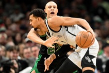 温班亚玛下半场大爆发 关键跳投率马刺扳倒绿衫军