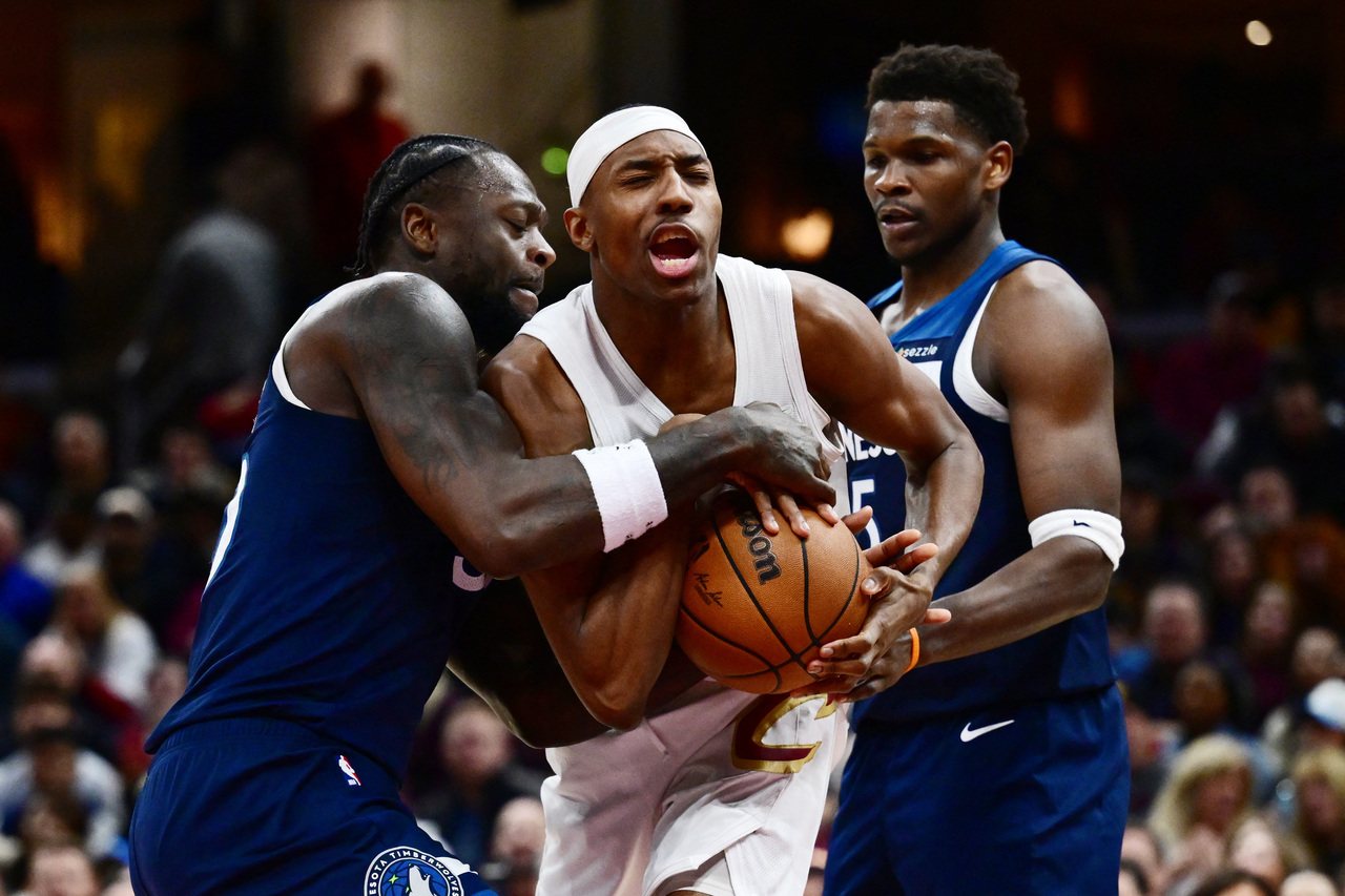 傻眼！骑士小将跳球竟成乌龙插曲 团队更写罕见纪录