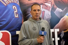 新秀球衣438万售出 「白色巧克力」：谁花那么多钱买我破球衣