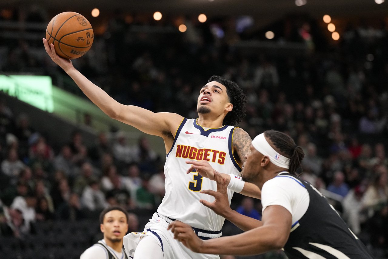 罗林斯末节爆发率雄鹿强拉尾盘 仍不敌残阵掘金