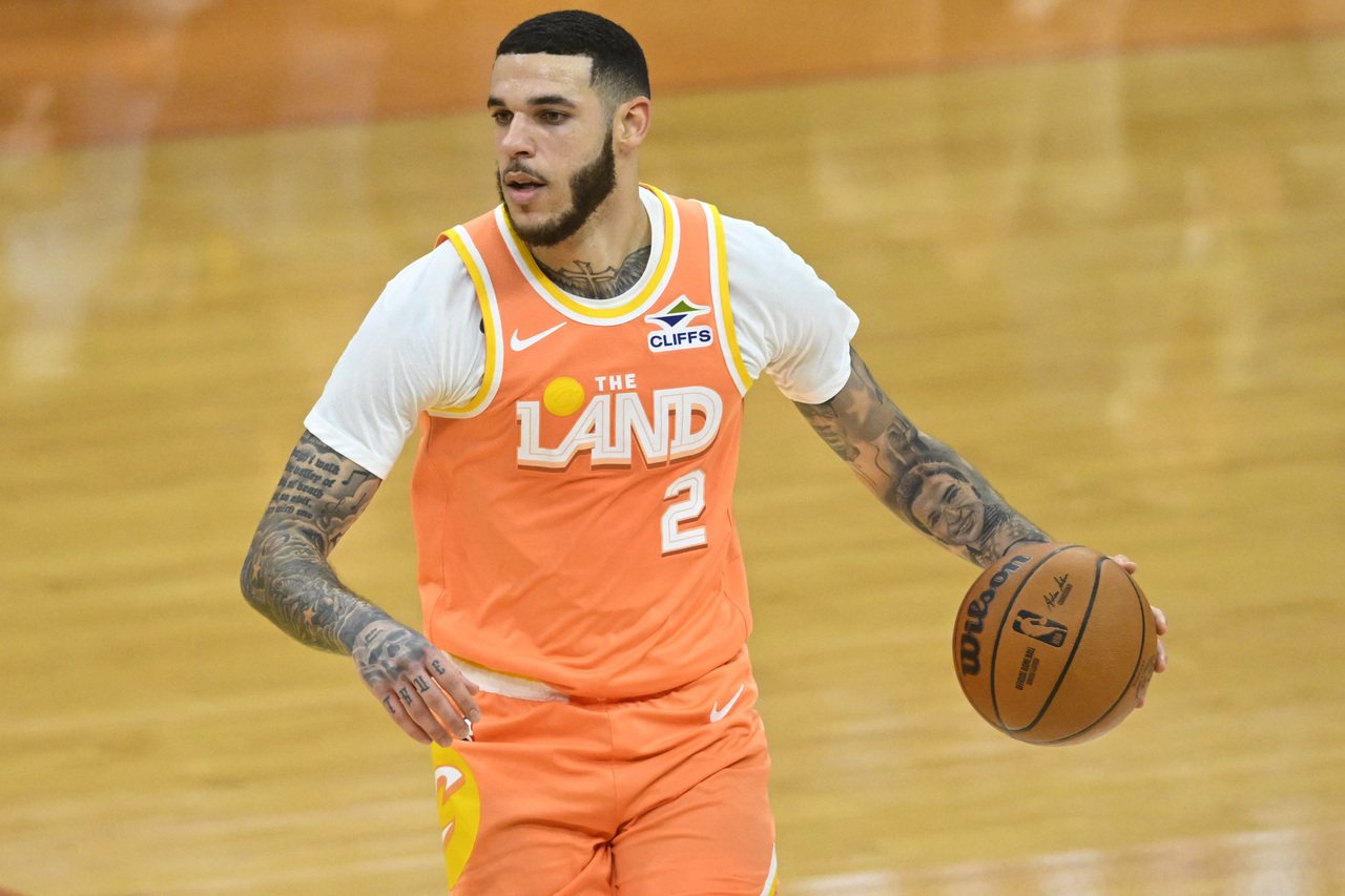 骑士教头谈鲍尔坐板凳 健康是主要考量