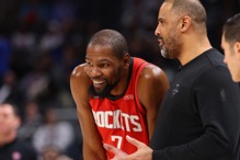 平均上场时间联盟最高！尤多卡谈杜兰特：他...