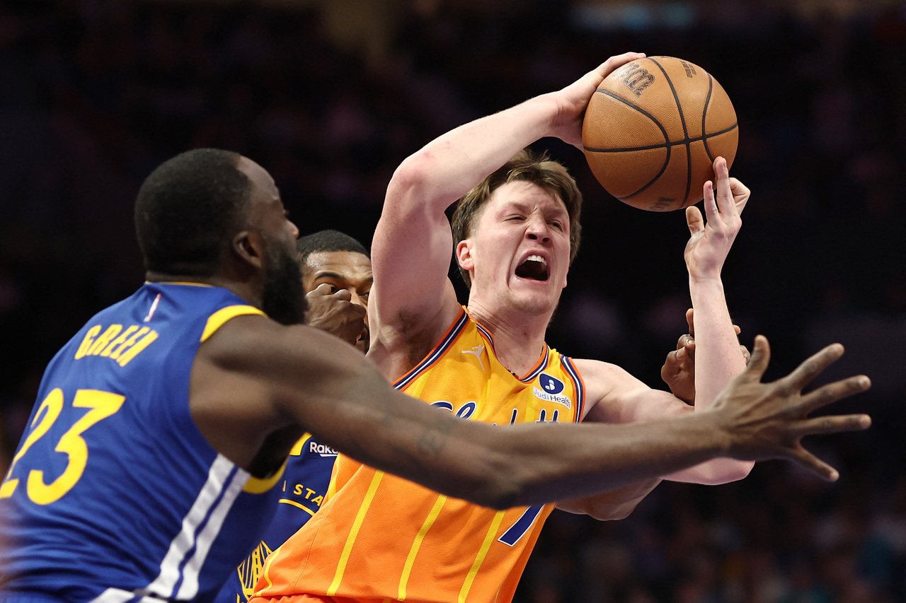 力挺黄蜂新秀角逐最佳新人！格林化身粉丝：我不知道你这么强