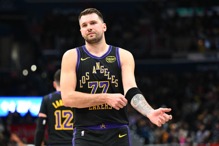 唐西奇18分钟大三元却非本季最速 湖人大... 唐西奇18分钟大三元却非本季最速 湖人大...