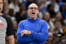 争议球不能看回放引爆口角 独行侠主帅连吞2T遭驱逐